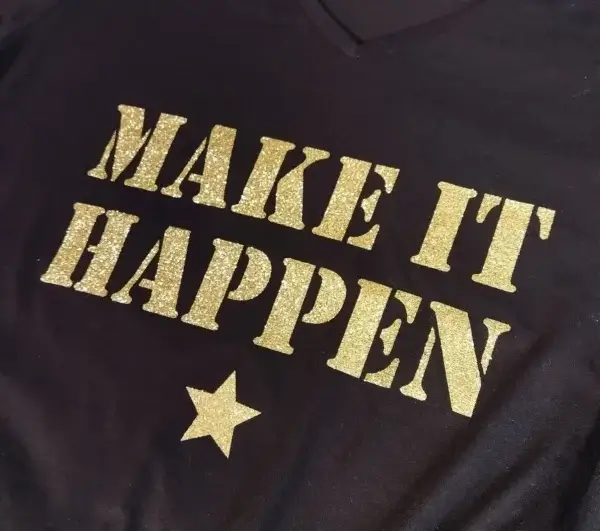 Tee-shirt noir col V « Make It Happen »