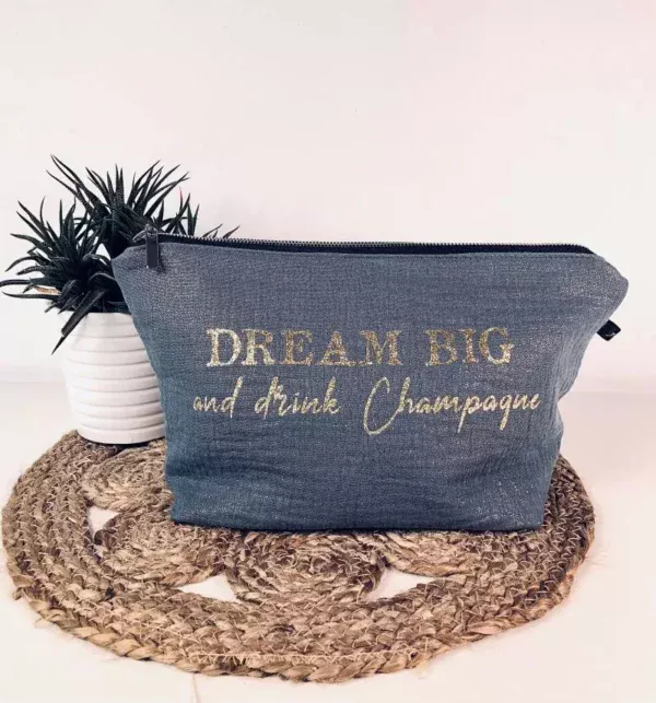 Trousse de toilette en gaze de coton gris scintillant avec flocage Dream Big and Drink Champagne