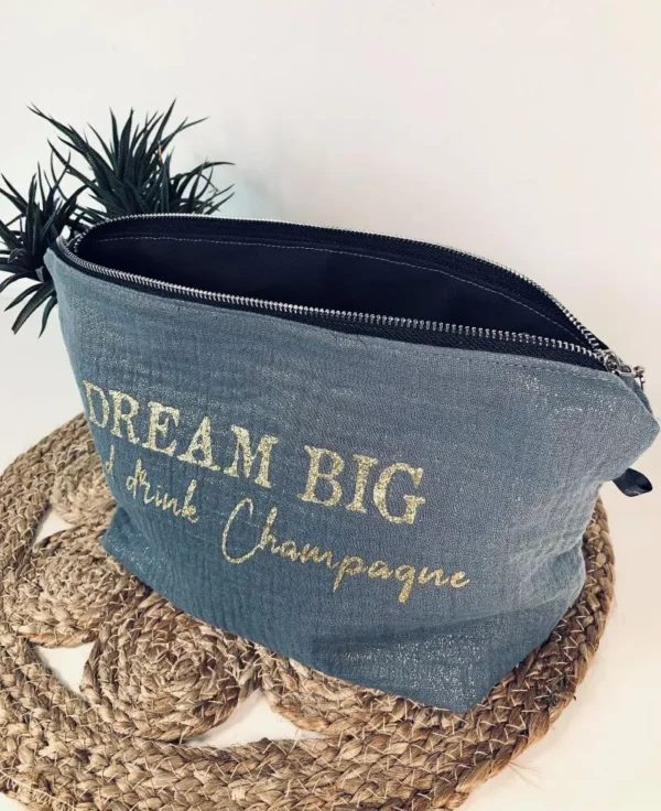 Trousse de toilette en gaze de coton gris scintillant avec flocage Dream Big and Drink Champagne