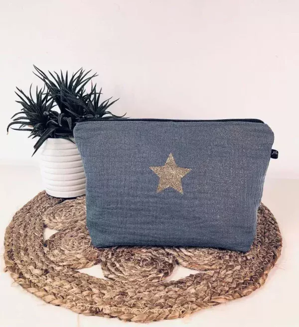 Grande pochette en gaze de coton gris scintillant avec flocage d'une étoile doré pailleté.