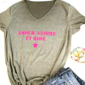 Tee-shirt femme kaki « Amour, Gloire et Rosé »