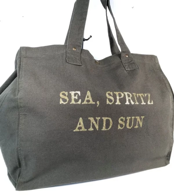 Sac fourre-tout couleur Kombu Green avec flocage "Sea, Spritz and Sun" en or pailleté