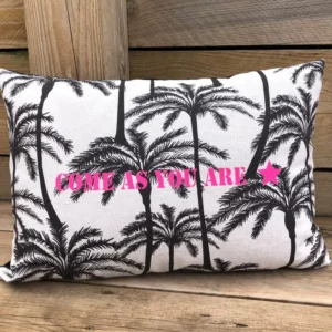 Housse de coussin palmier avec flocage "Come as you are" en rose fluo