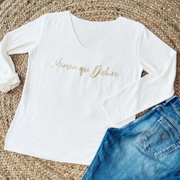 Top blanc à manches longues pour femme avec inscription "Maman qui déchire" en or pailleté.