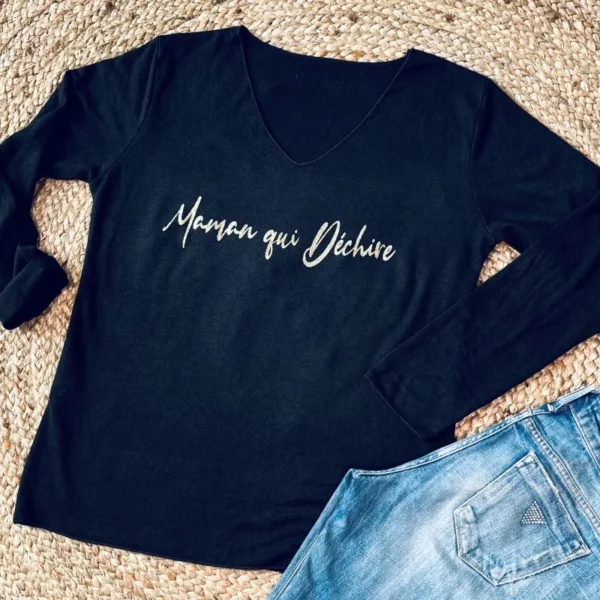 Top noir à manches longues pour femme avec inscription "Maman qui déchire" en or pailleté.