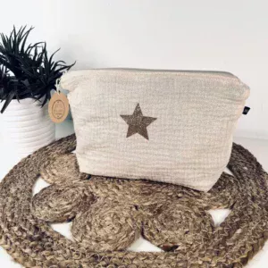 Grande pochette en gaze de coton blanc scintillant, fermeture éclair beige et doublure en coton gris. Fait main.