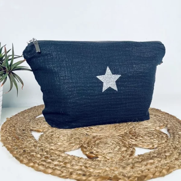 Trousse de toilette en gaze de coton noir scintillant avec une étoile en argenté pailleté.