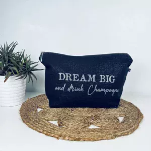 Trousse de toilette en gaze de coton noir scintillant avec message 'Dream big and drink Champagne" en argenté pailleté.