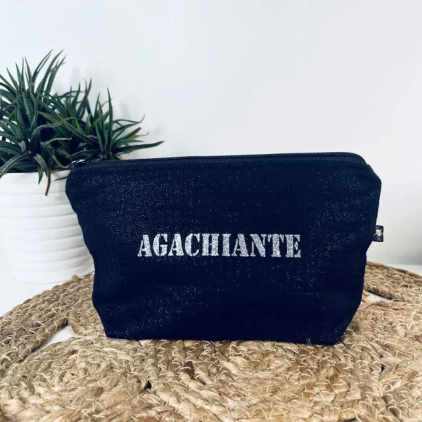 Pochette "Agachiante" en gaze de coton noir irisé avec flocage en doré pailleté.