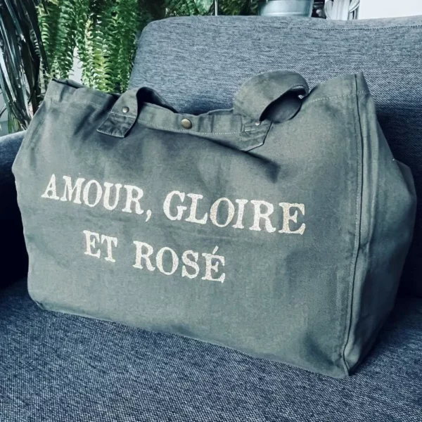 Sac fourre-tout kaki avec slogan "Amour, Gloire et Rosé" en doré pailleté