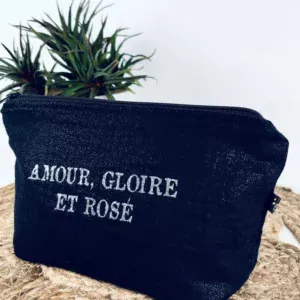 Petite pochette en gaze de coton noir irisé avec flocage "Amour, Gloire et Rosé" en argenté pailleté.