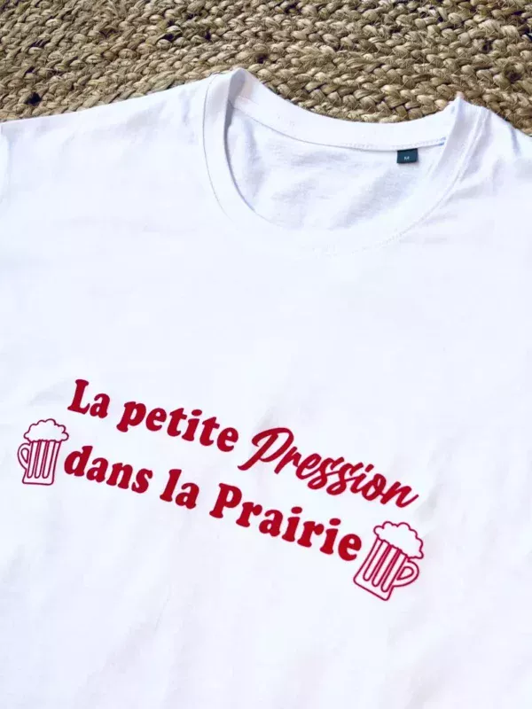 Tee-shirt homme blanc et rouge "La petite pression dans la prairie", tee-shirt spécial Férias.