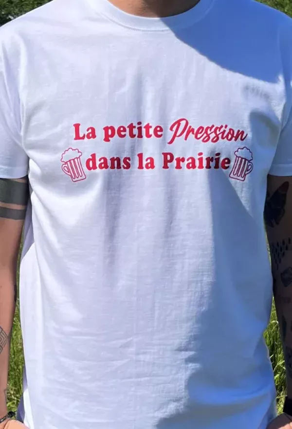 Tee-shirt homme blanc et rouge "La petite pression dans la prairie", tee-shirt spécial Férias.