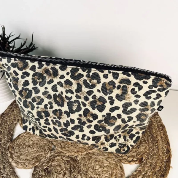 Grande pochette / sac à main léopard avec son printage "Enjoy the ride" en doré pailleté