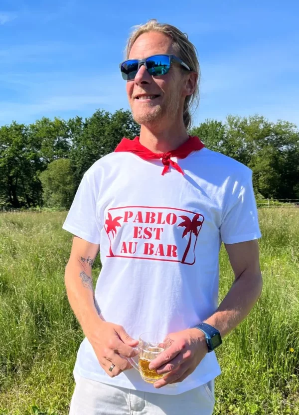 Tee-shirt homme Pablo est au Bar". Tee-shit Blanc et rouge, spécial Férias.